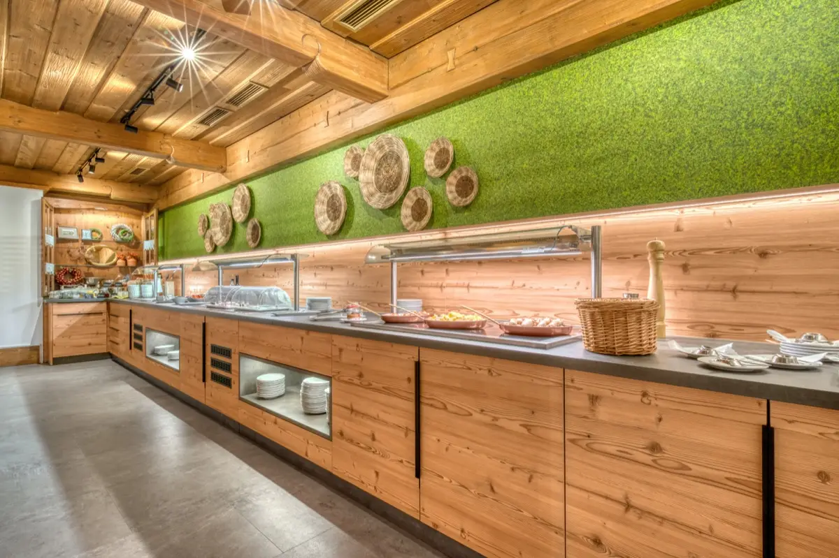 Breakfast buffet in wood in front of a planted wall