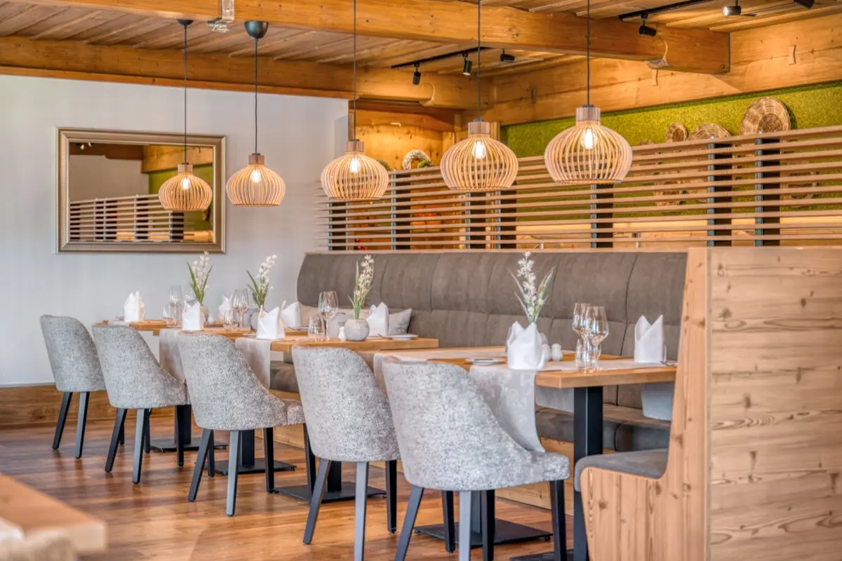 Restaurant with wicker pendants in front of a planted wall